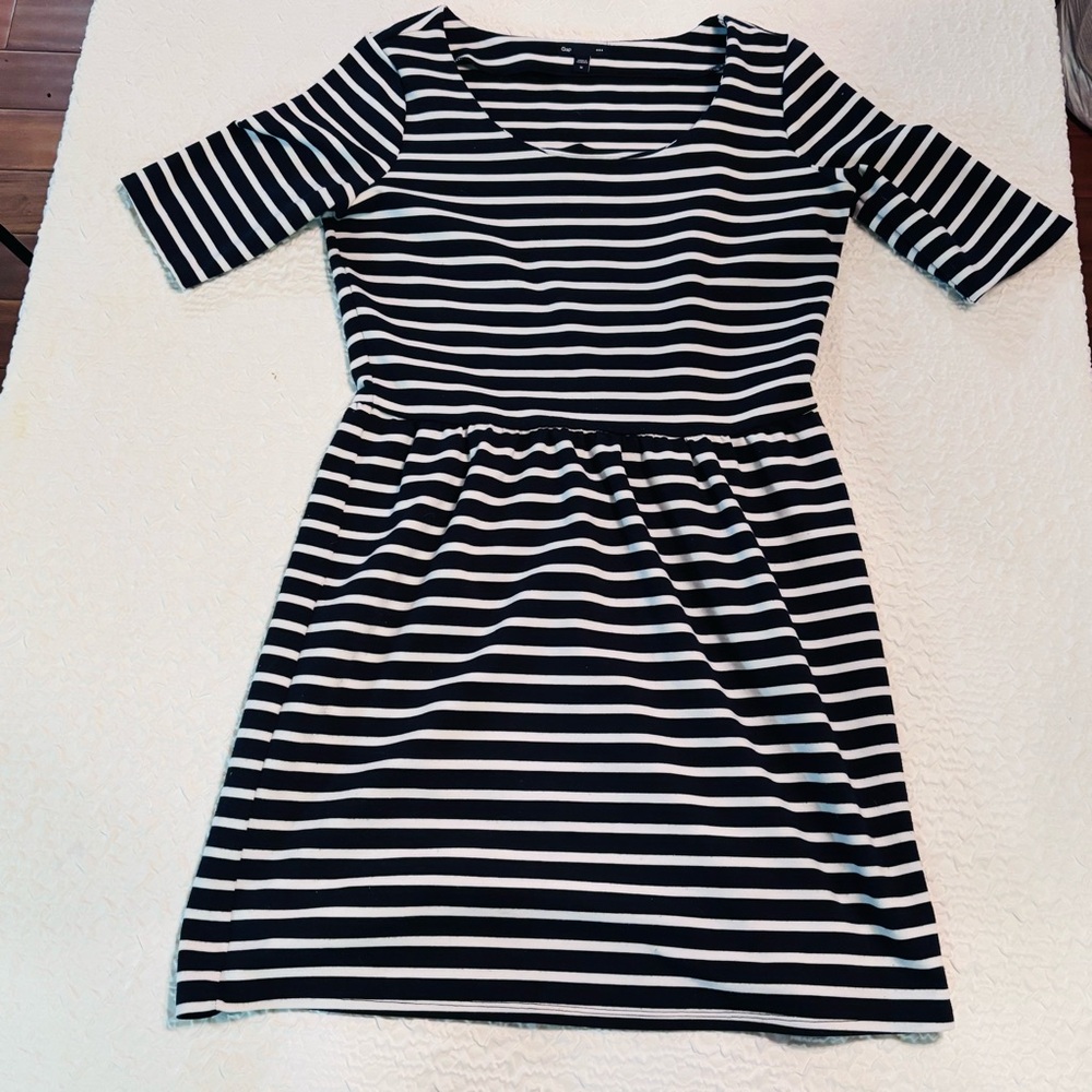 Gap Black White Striped Fit‎ & Flare Skater Dress, Size M